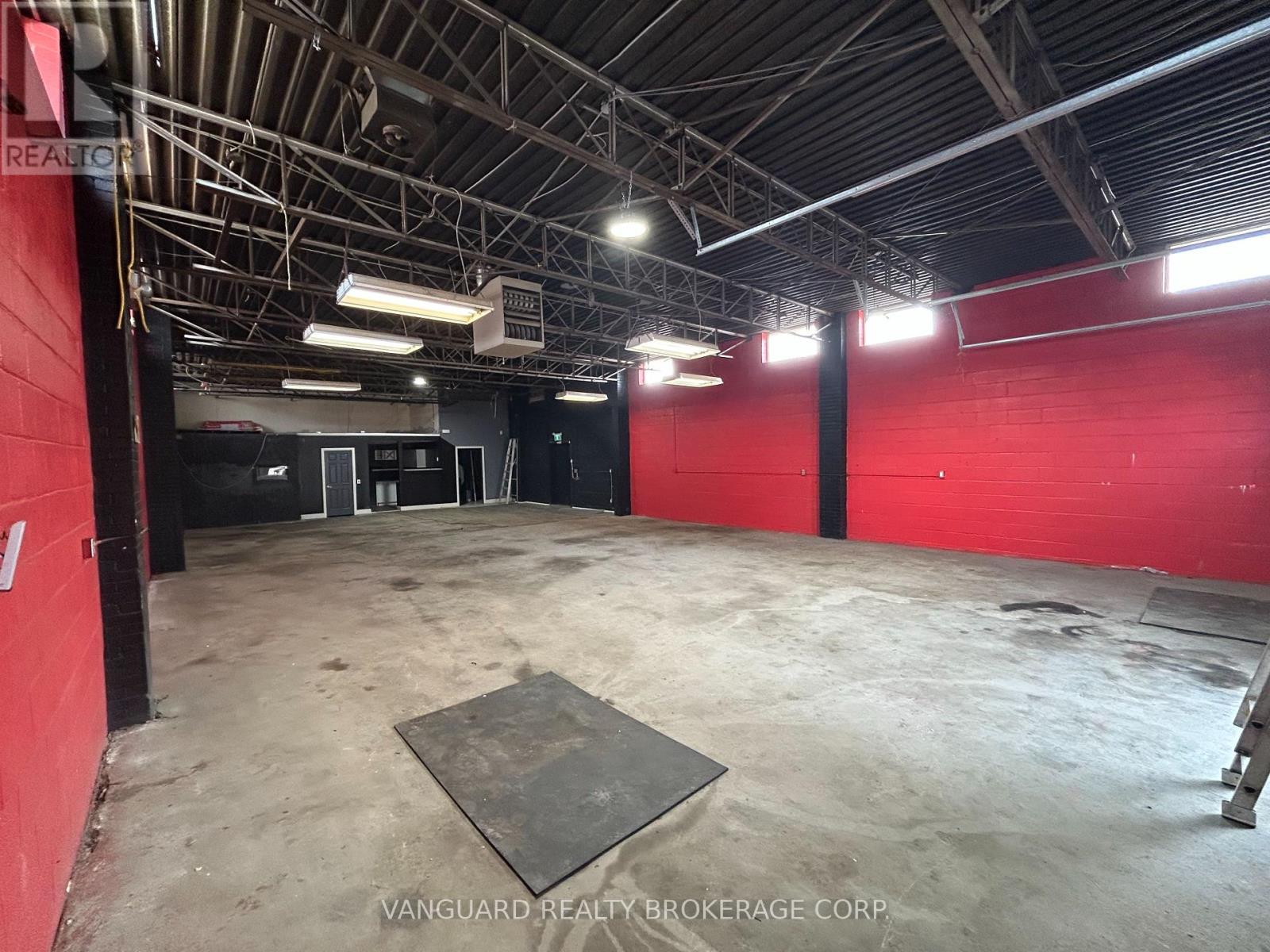 26 Tangiers Drive, Toronto, Ontario  M3J 2B2 - Photo 4 - W12240121