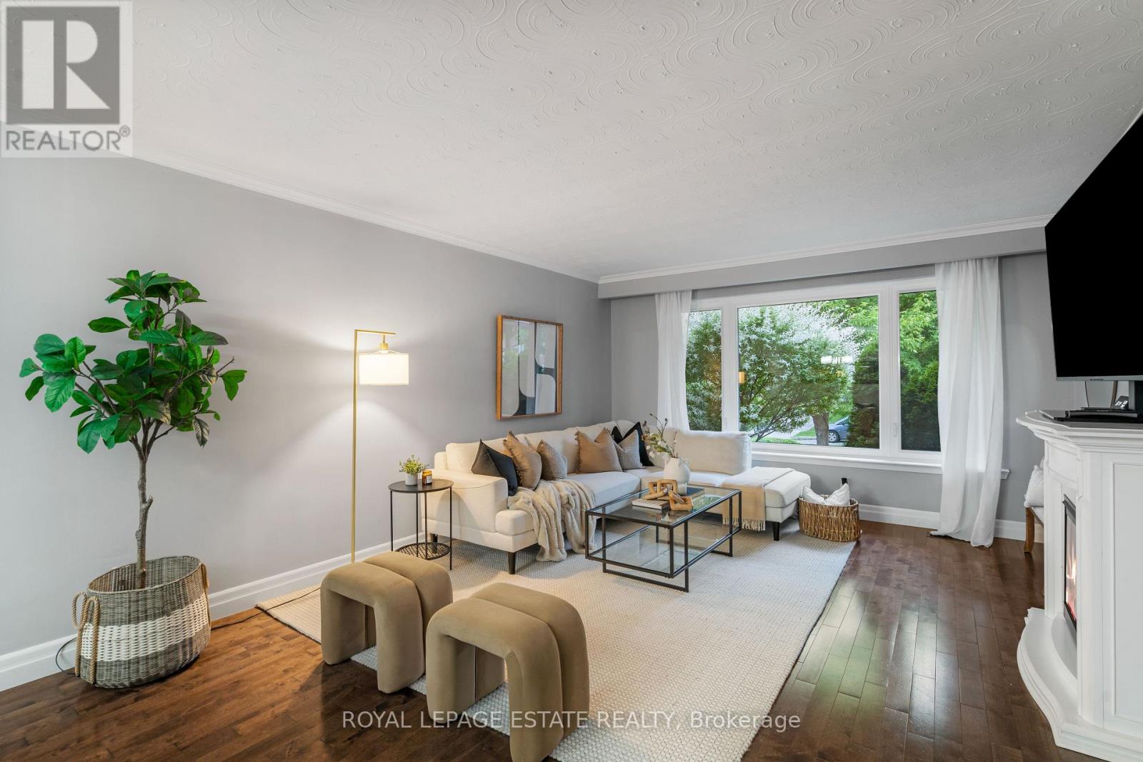 Property at 9 DIXINGTON CRESCENT image 3