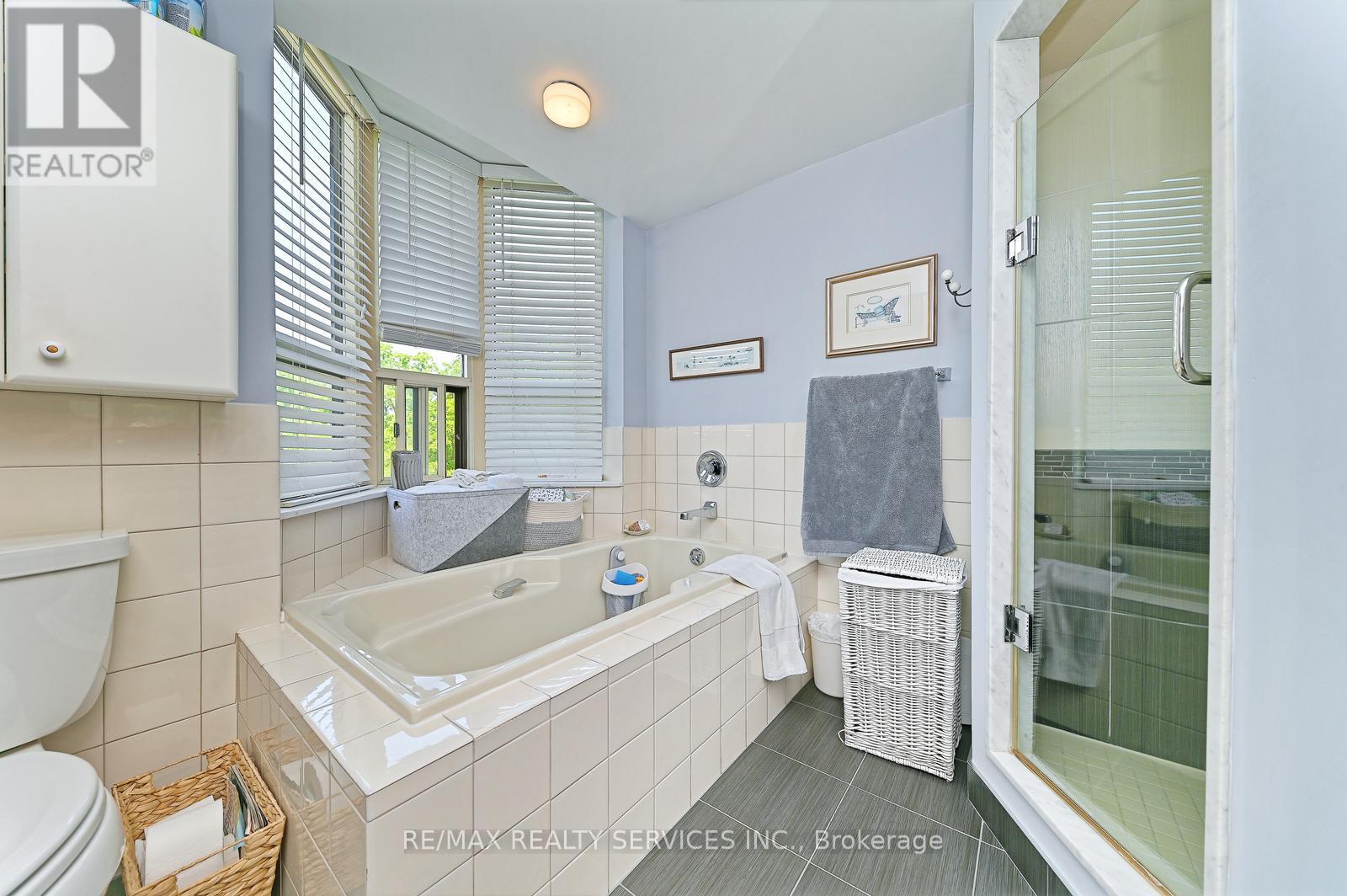 402 - 58 Church Street E, Brampton, Ontario  L6V 4A8 - Photo 16 - W12240415