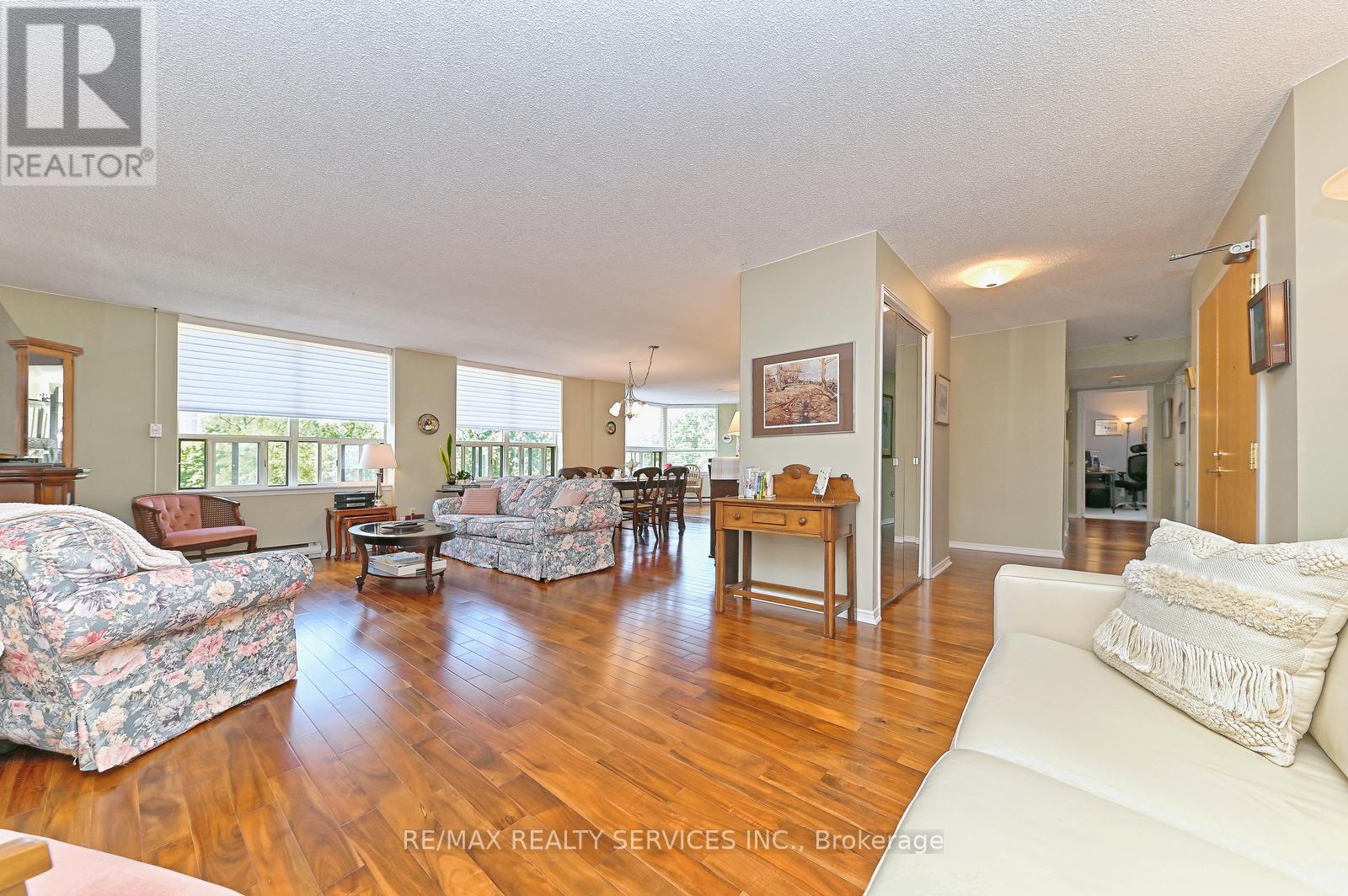 402 - 58 Church Street E, Brampton, Ontario  L6V 4A8 - Photo 6 - W12240415