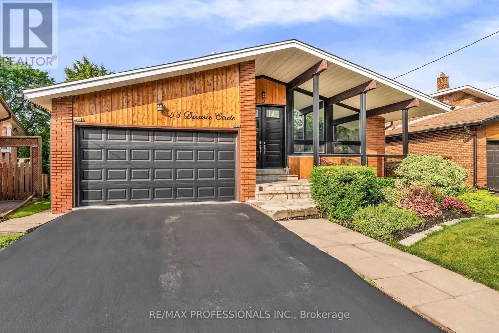 Property at 53 DECARIE CIRCLE image 1