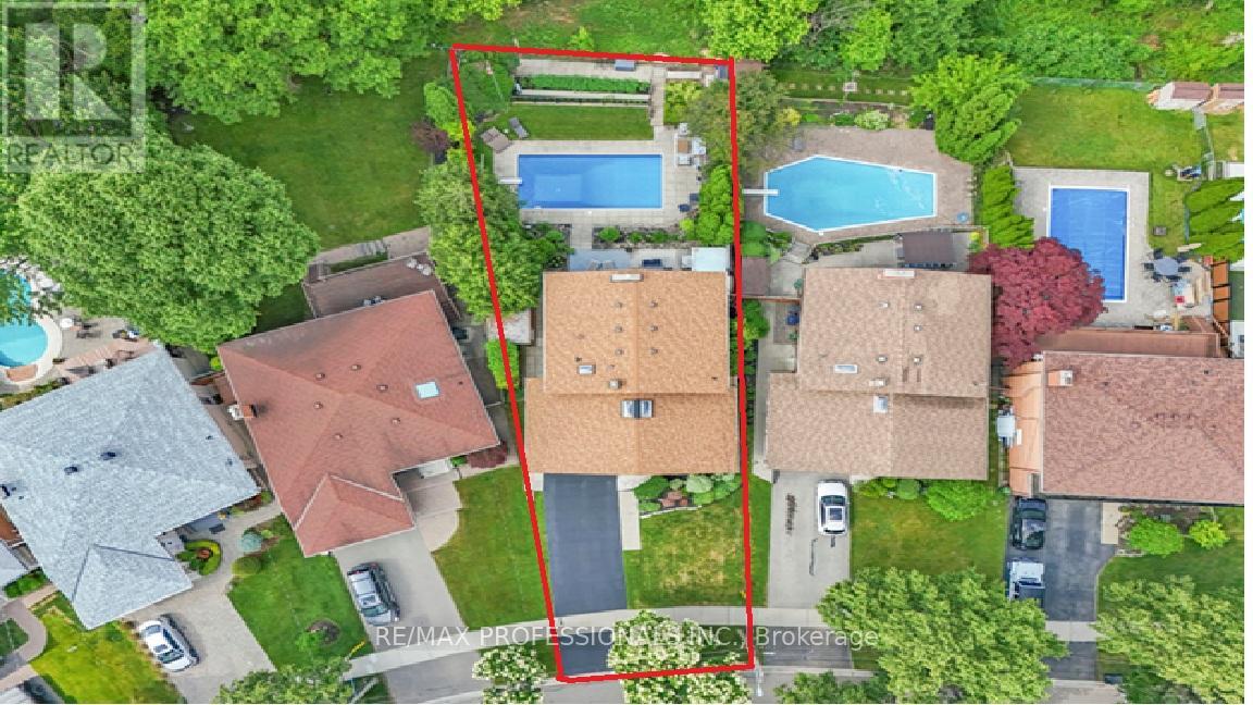 Property at 53 DECARIE CIRCLE image 2
