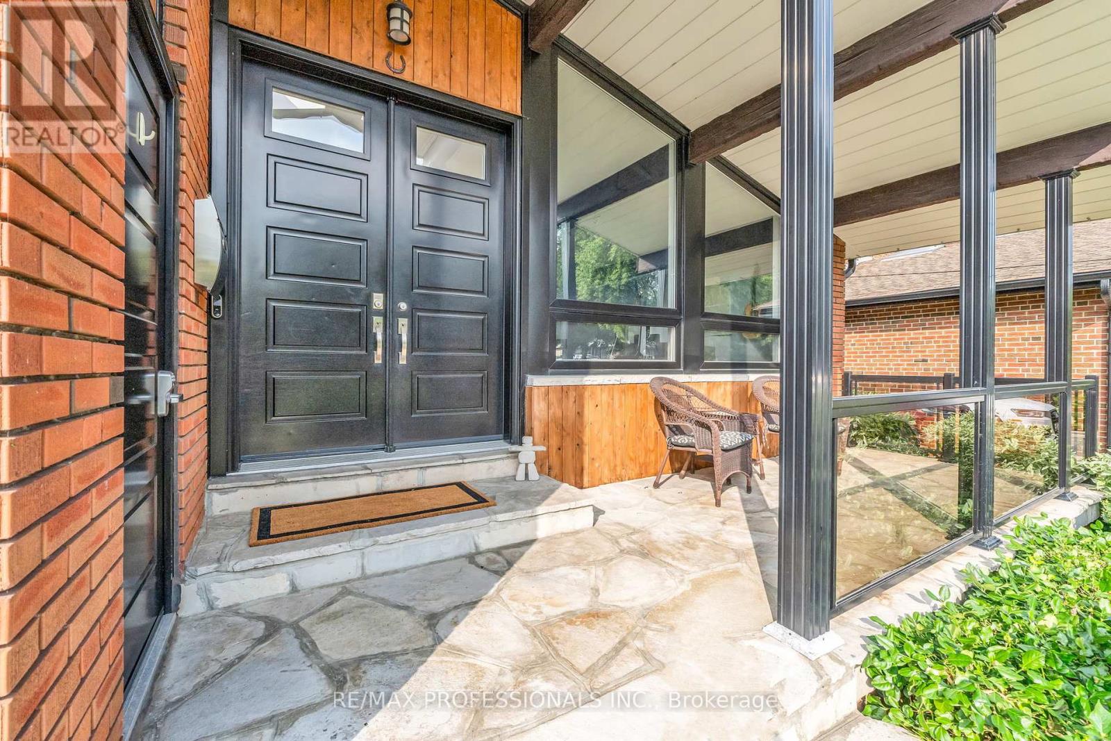 Property at 53 DECARIE CIRCLE image 3