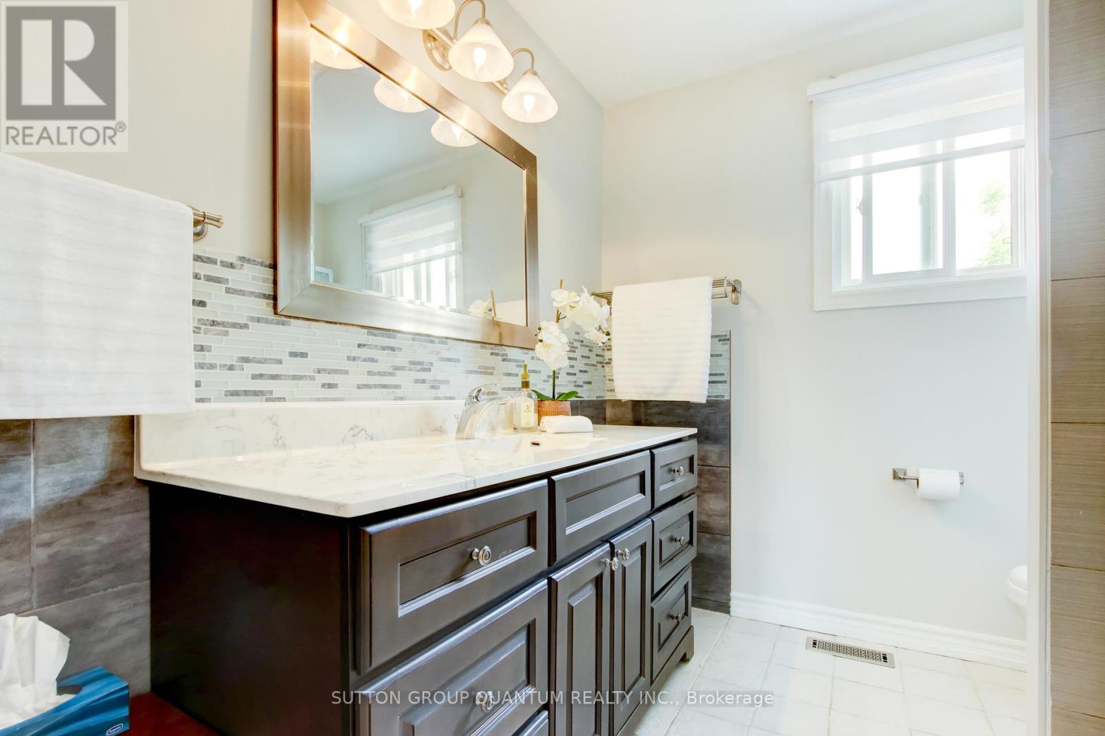 61 Sunforest Drive, Brampton (Heart Lake West), Ontario  L6Z 2W7 - Photo 21 - W12240455