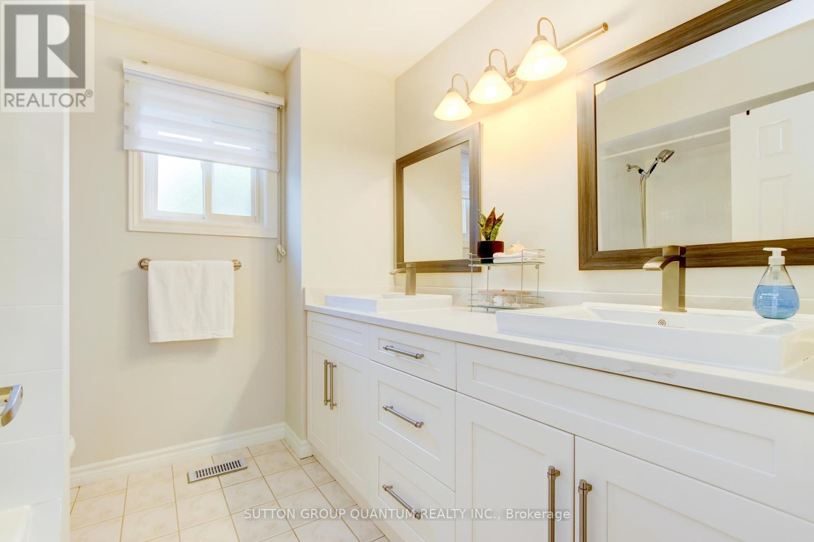 61 Sunforest Drive, Brampton (Heart Lake West), Ontario  L6Z 2W7 - Photo 27 - W12240455