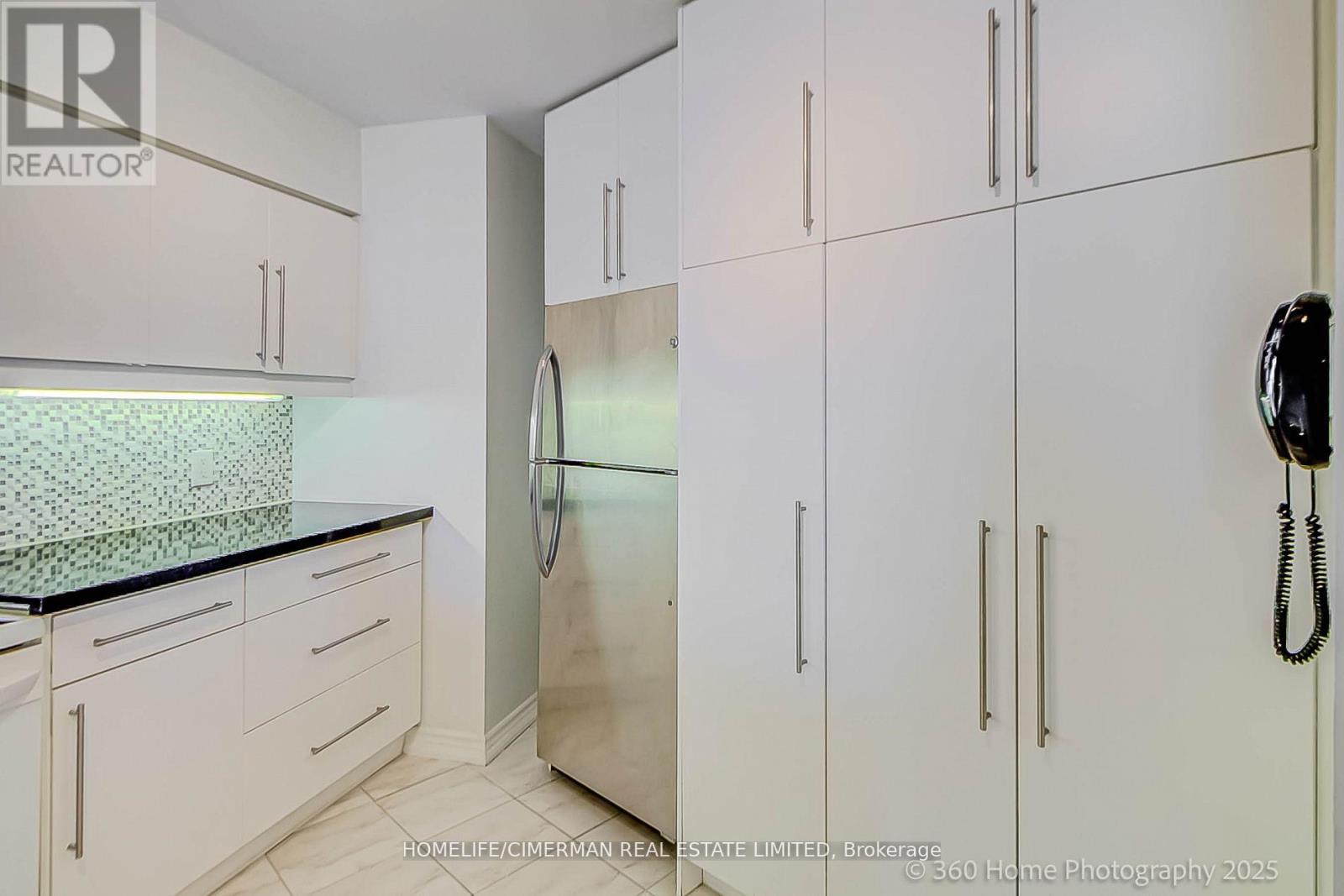 413 - 20 Southport Street, Toronto (High Park-Swansea), Ontario  M6S 4Y8 - Photo 13 - W12240545