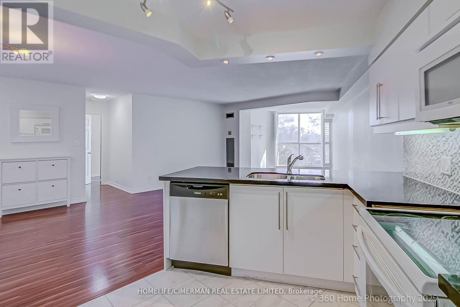 413 - 20 Southport Street, Toronto (High Park-Swansea), Ontario  M6S 4Y8 - Photo 14 - W12240545