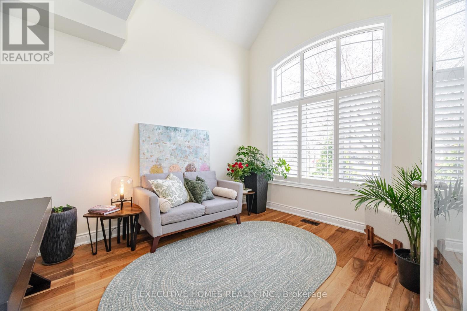 Property at 221 CATHCART CRESCENT image 4