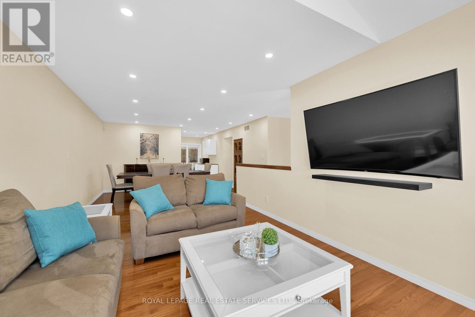 Property at 185 AMY CROFT DRIVE image 4