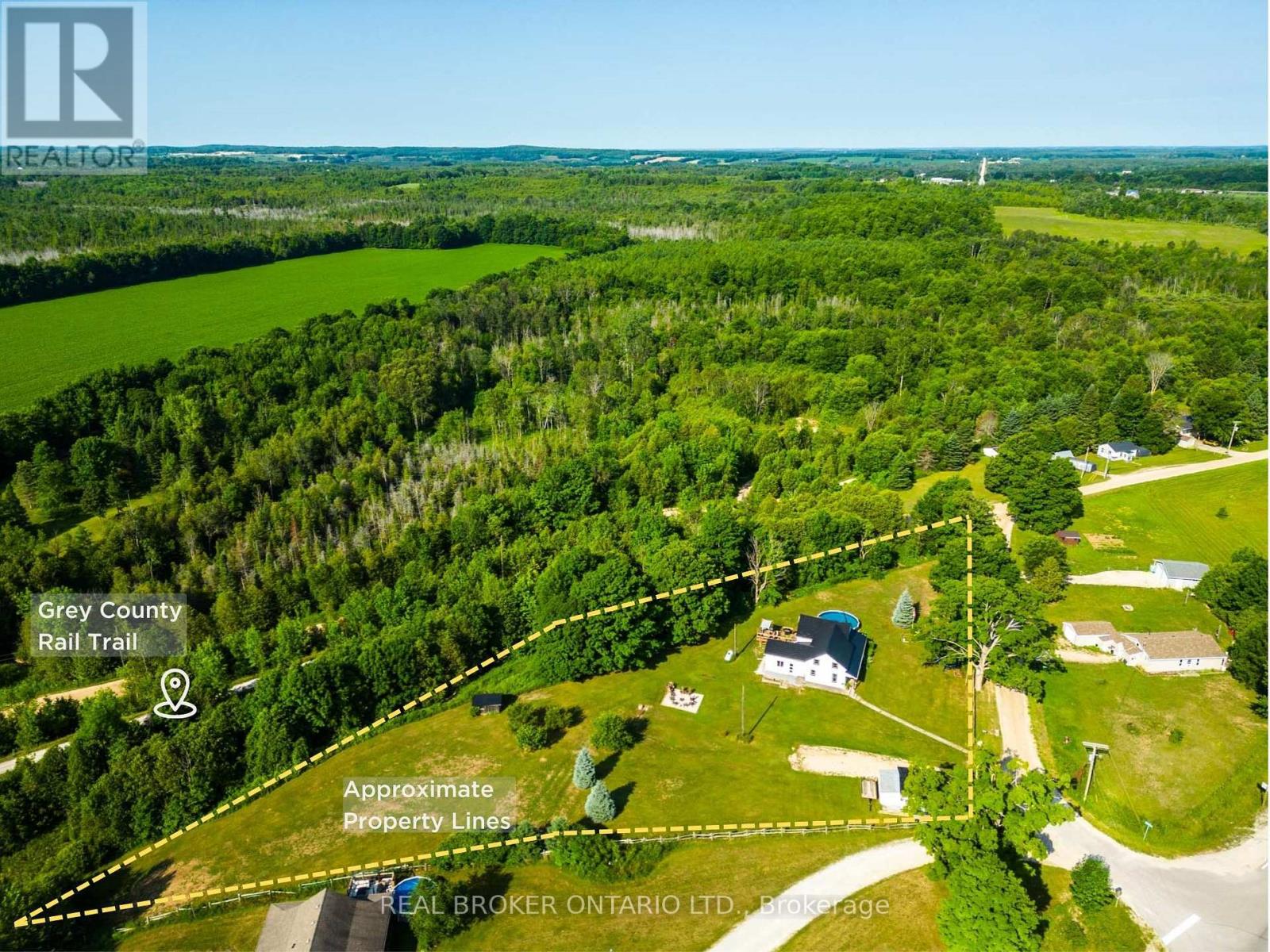 803148 Puddicombe Lane, Chatsworth, Ontario  N0H 1G0 - Photo 5 - X12240556