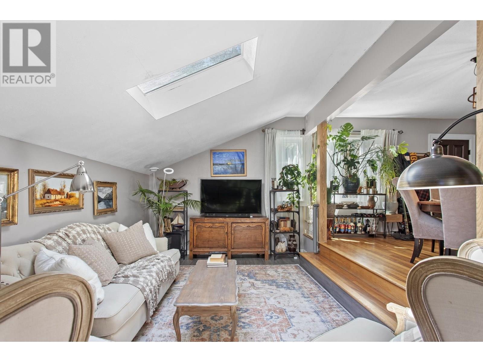 Property at 1232 W 21ST STREET image 5