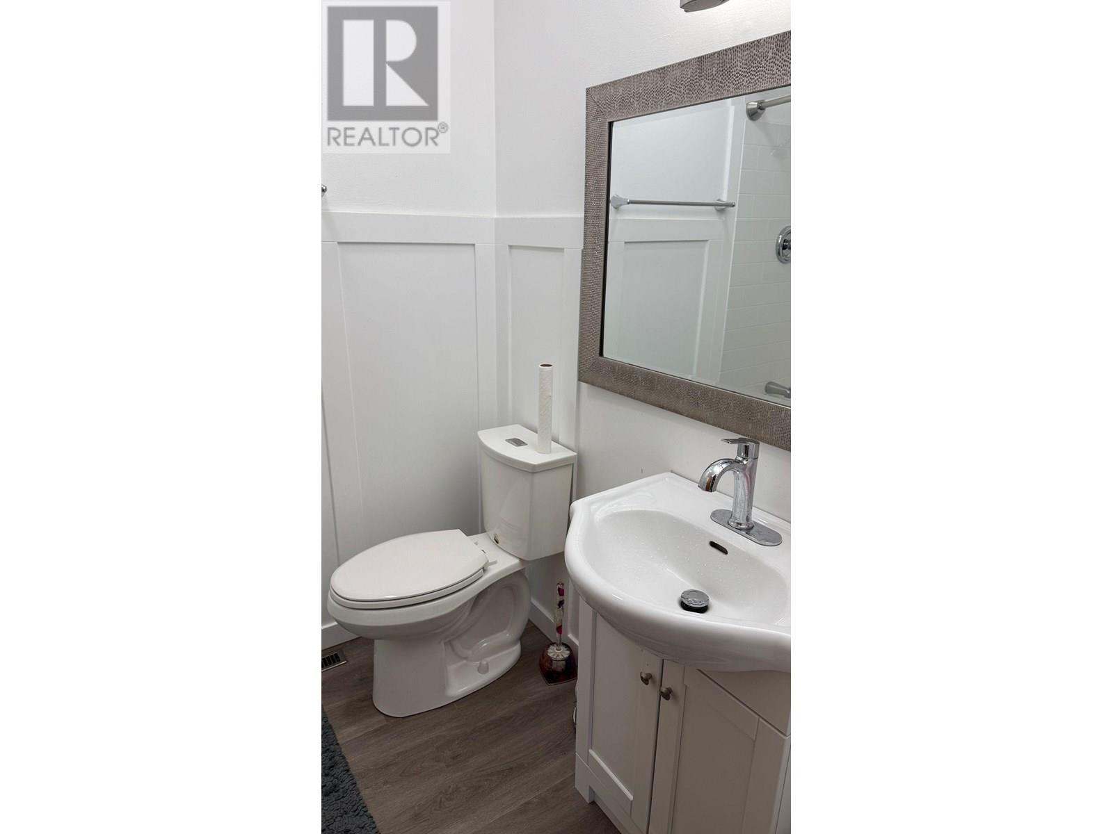 Property at 166 FERN CRESCENT image 3