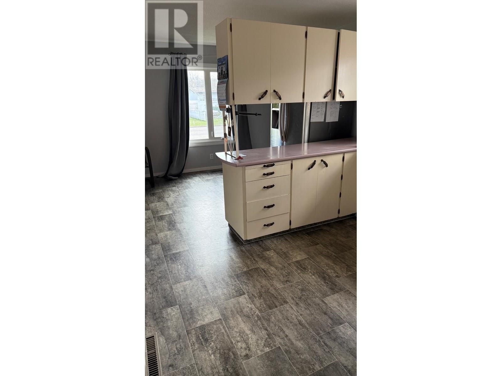 Property at 166 FERN CRESCENT image 4
