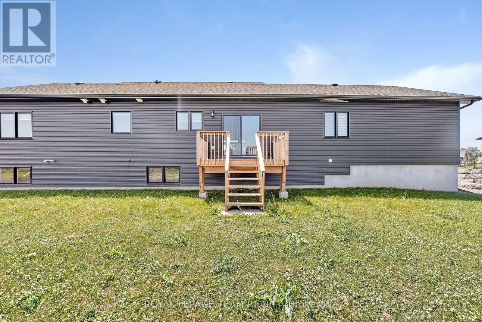 17 Isobel Mcewan Street, Mcnab/braeside, Ontario  K7S 3G8 - Photo 34 - X12240721