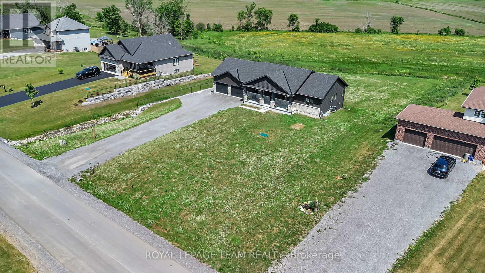 17 Isobel Mcewan Street, Mcnab/braeside, Ontario  K7S 3G8 - Photo 4 - X12240721