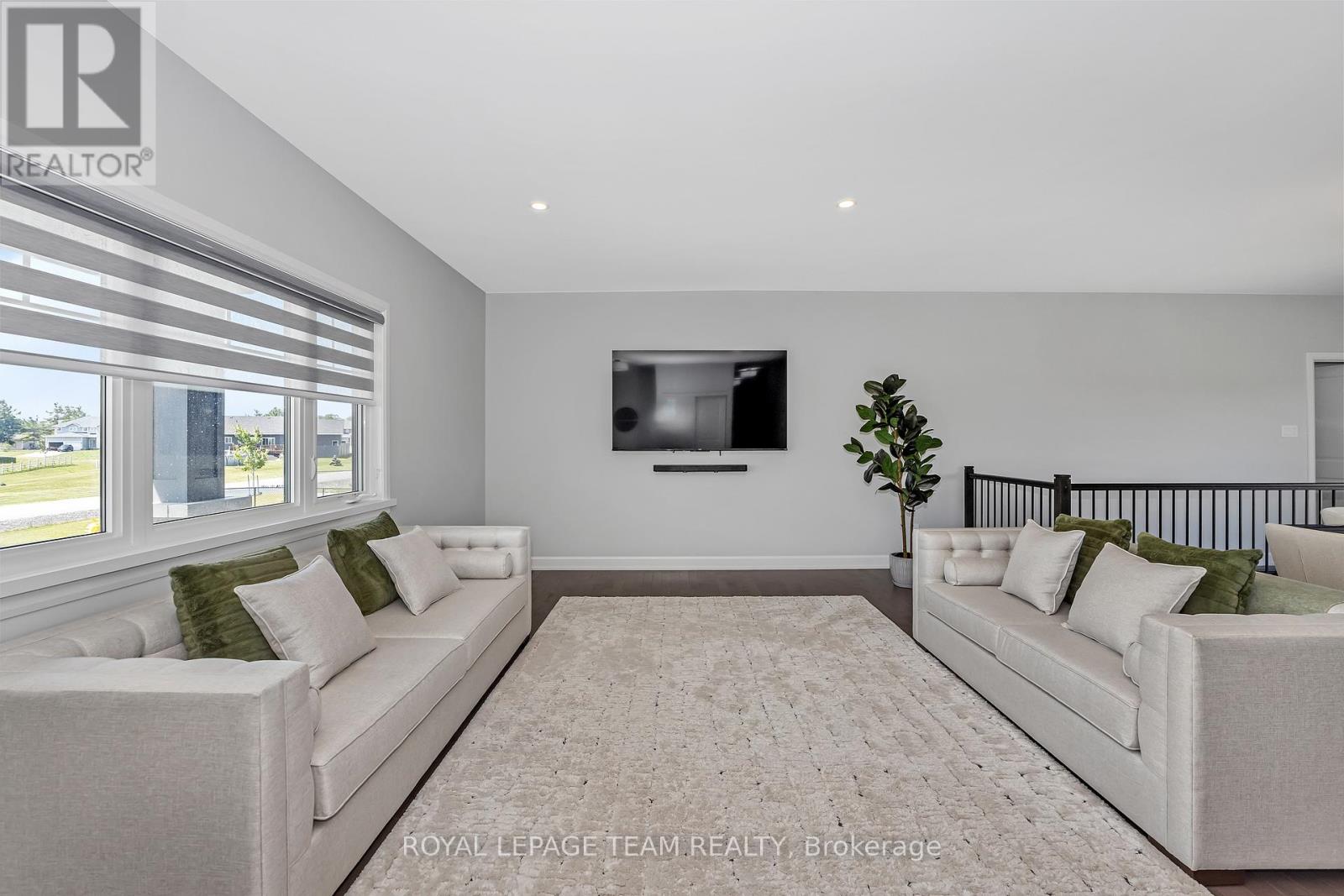 17 Isobel Mcewan Street, Mcnab/braeside, Ontario  K7S 3G8 - Photo 9 - X12240721
