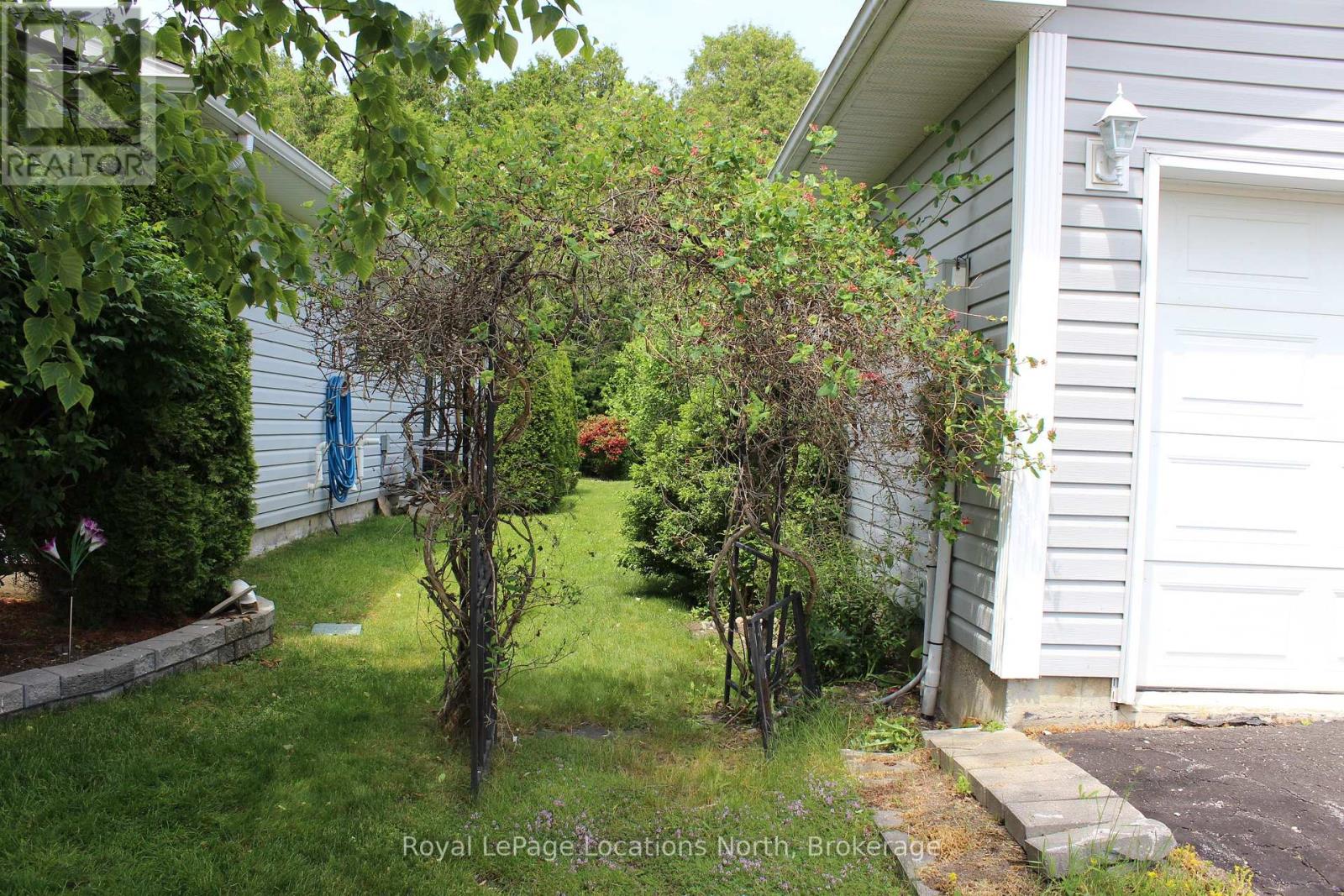9 Pennsylvania Avenue, Wasaga Beach, Ontario  L9Z 3A8 - Photo 30 - S12240745