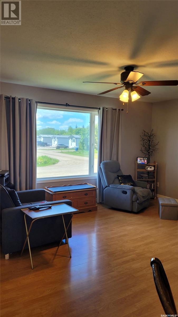 Property at 702 6th STREET E image 3