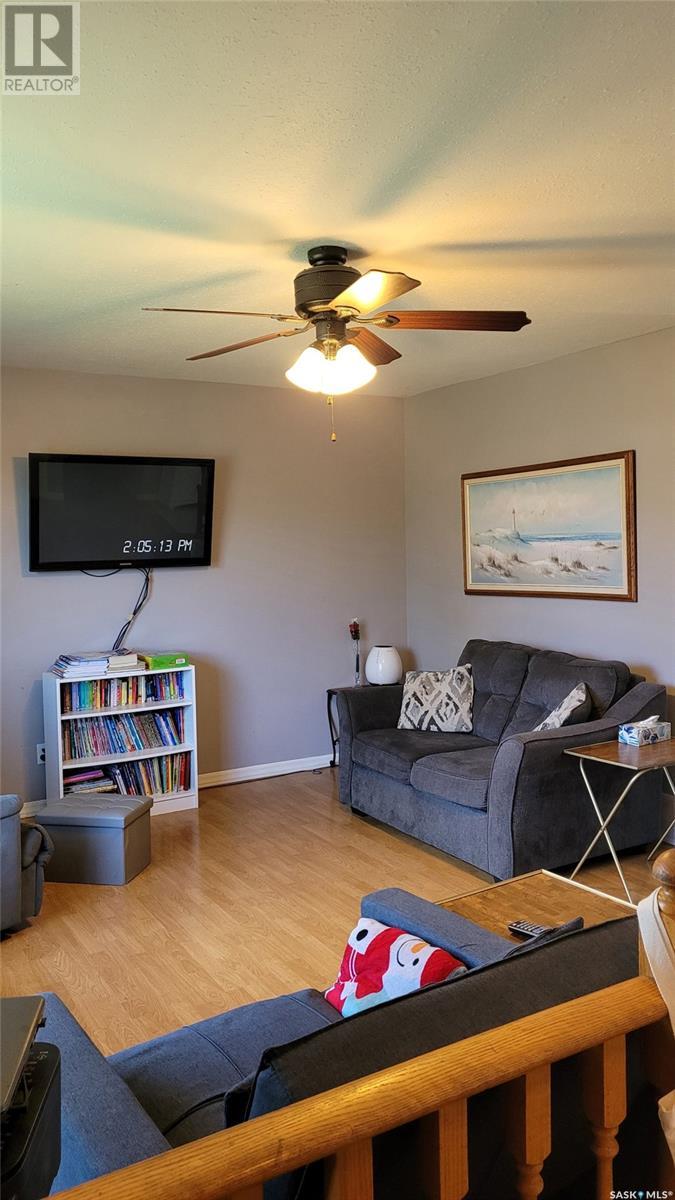 Property at 702 6th STREET E image 4