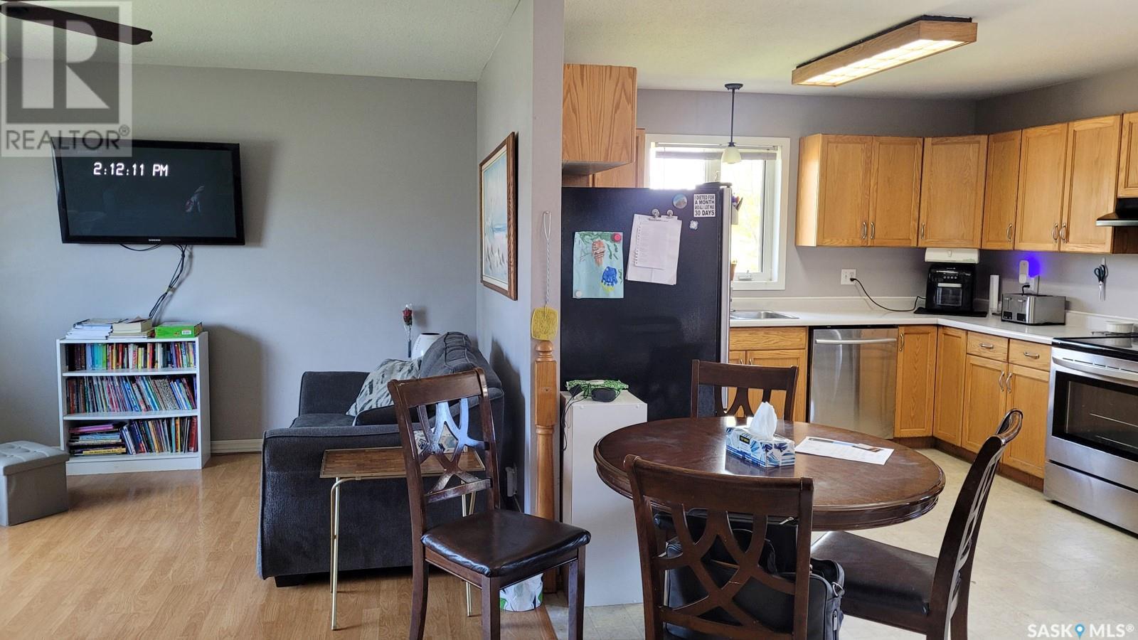 Property at 702 6th STREET E image 5