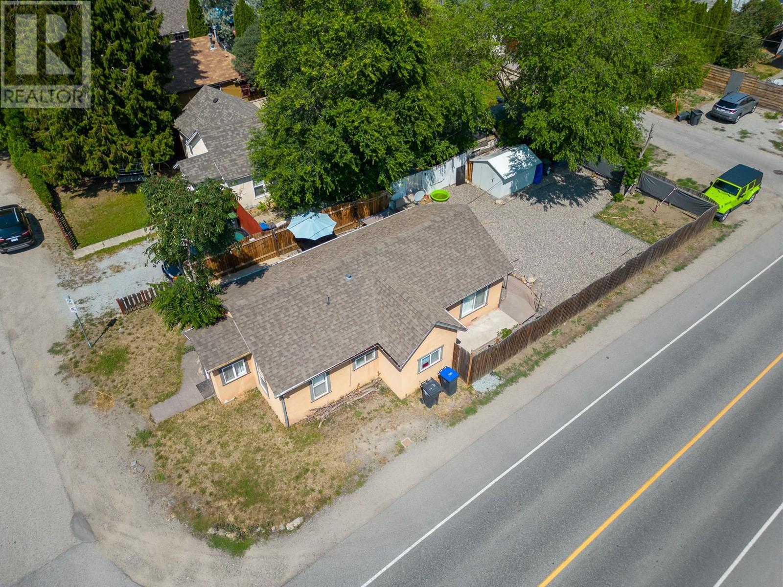 Property at 2293 Woodlawn Street image 3