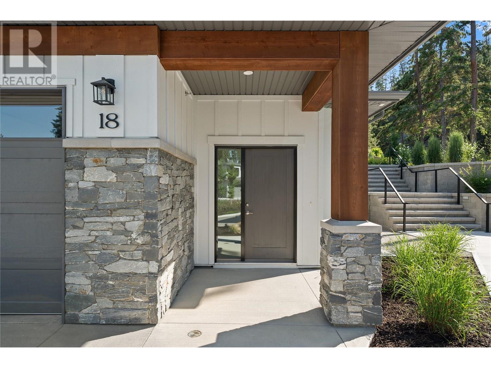 Property at 1979 Country Club Drive Unit# 18 image 3