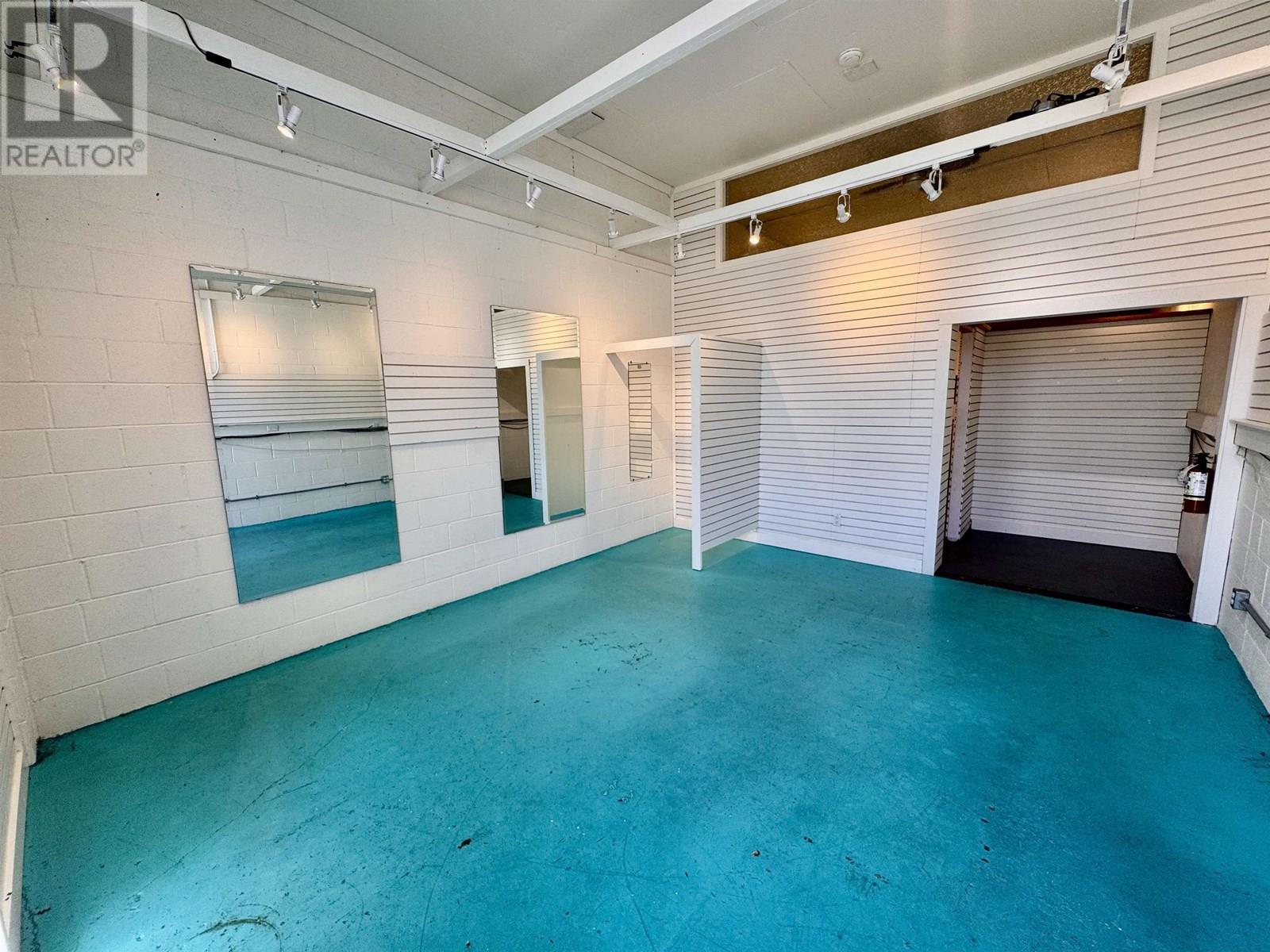 2 626 Shaw Road, Gibsons, British Columbia  V0N 1V8 - Photo 2 - C8070239