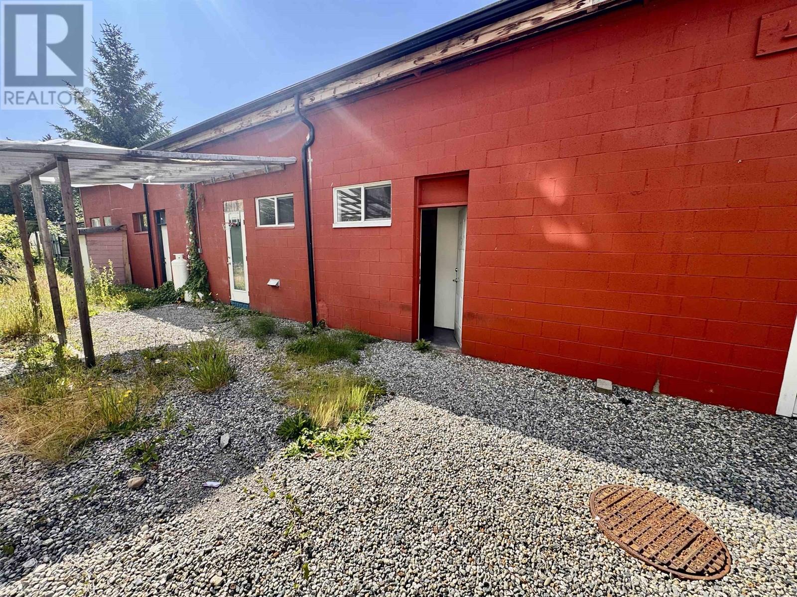 626 Shaw Road, Gibsons, British Columbia  V0N 1V8 - Photo 9 - C8070245