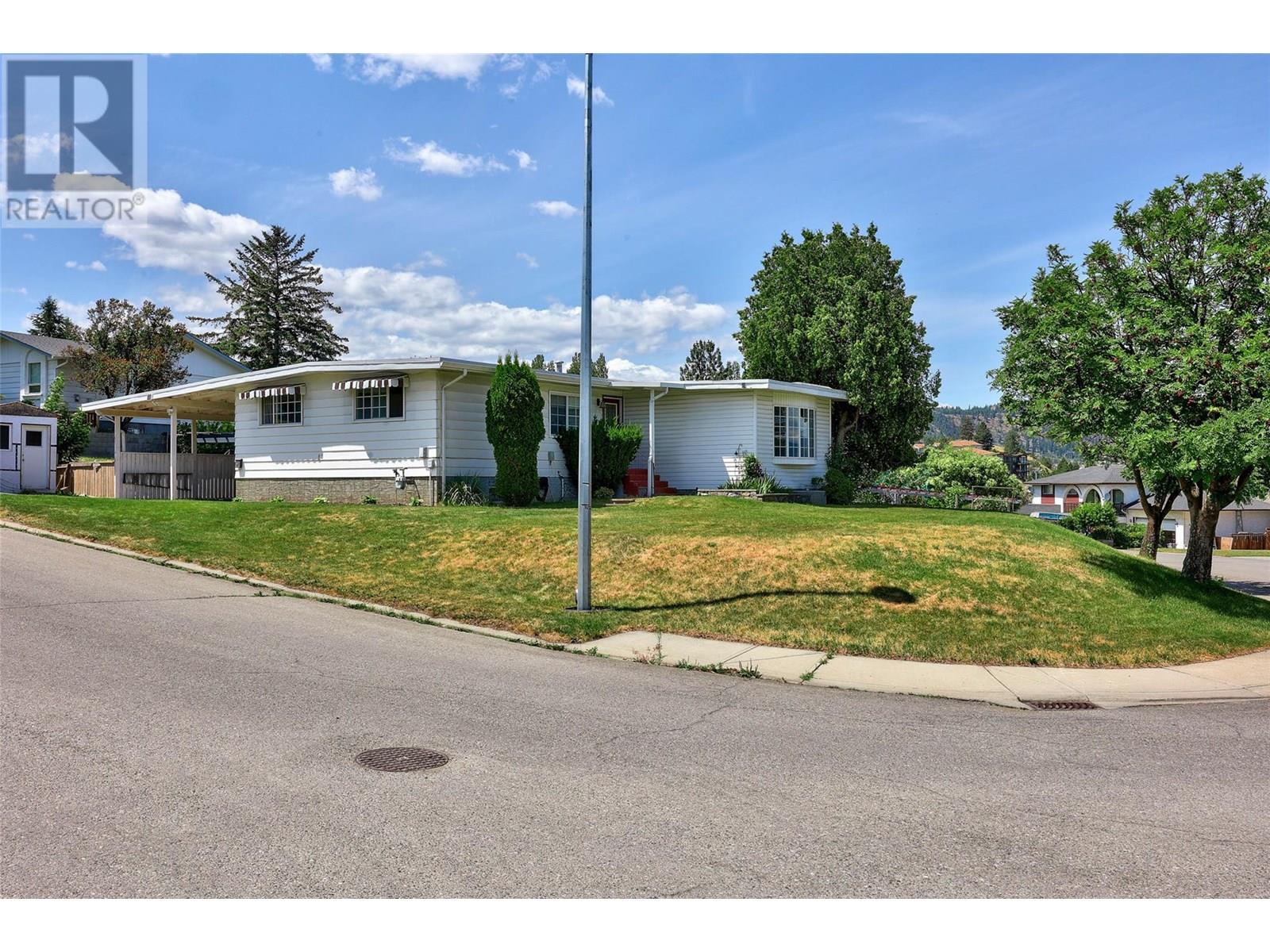 Property at 135 Whiteshield Crescent image 2