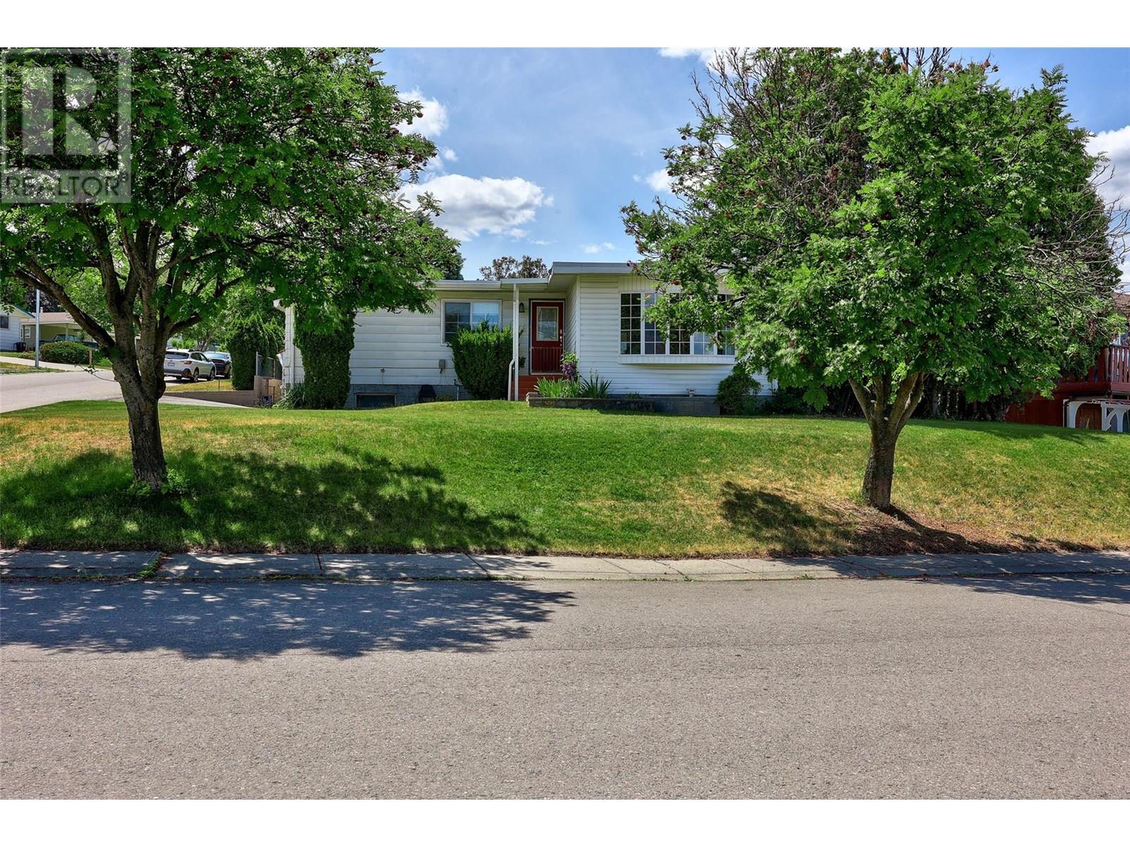 Property at 135 Whiteshield Crescent image 3