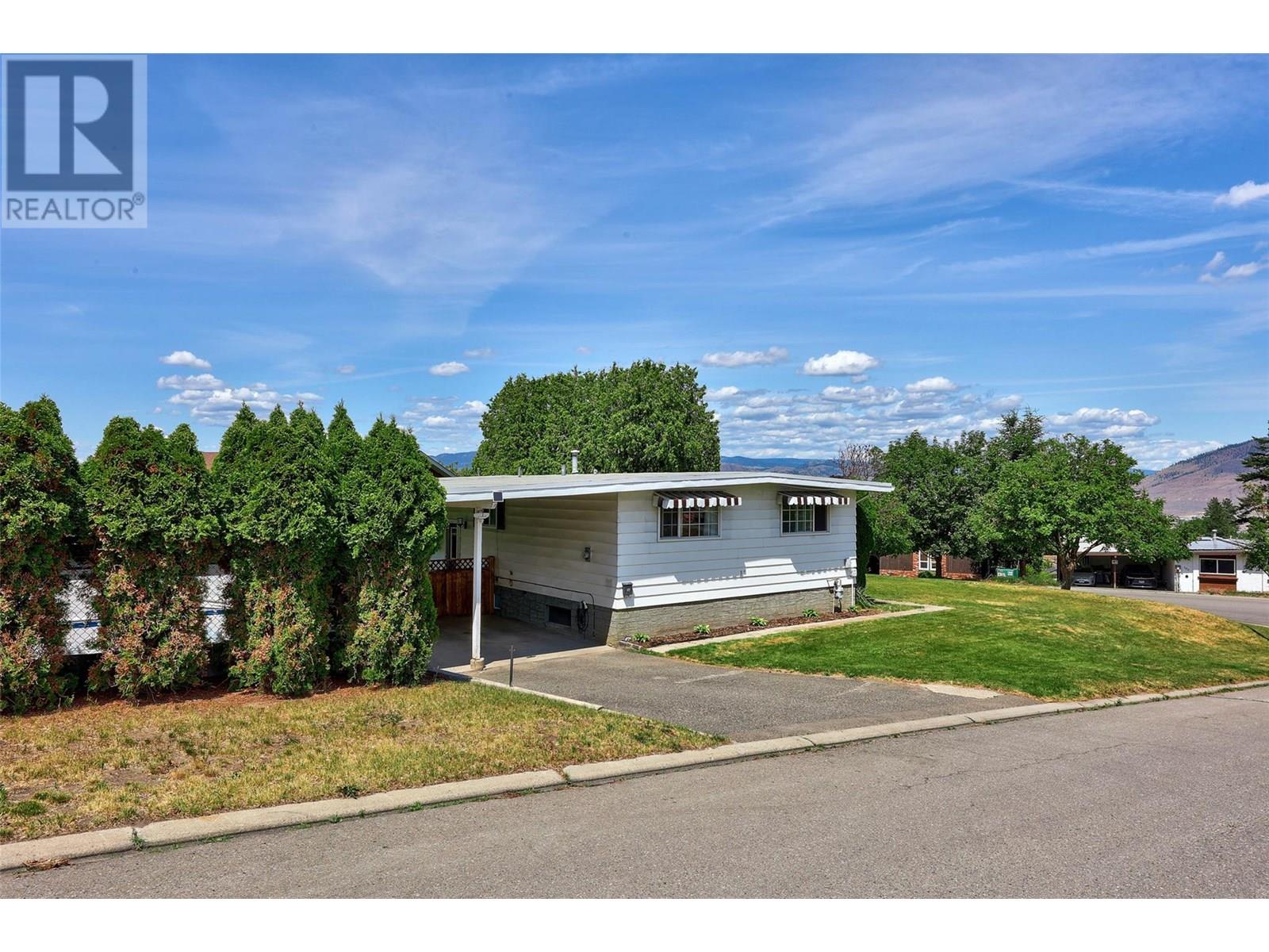 Property at 135 Whiteshield Crescent image 4