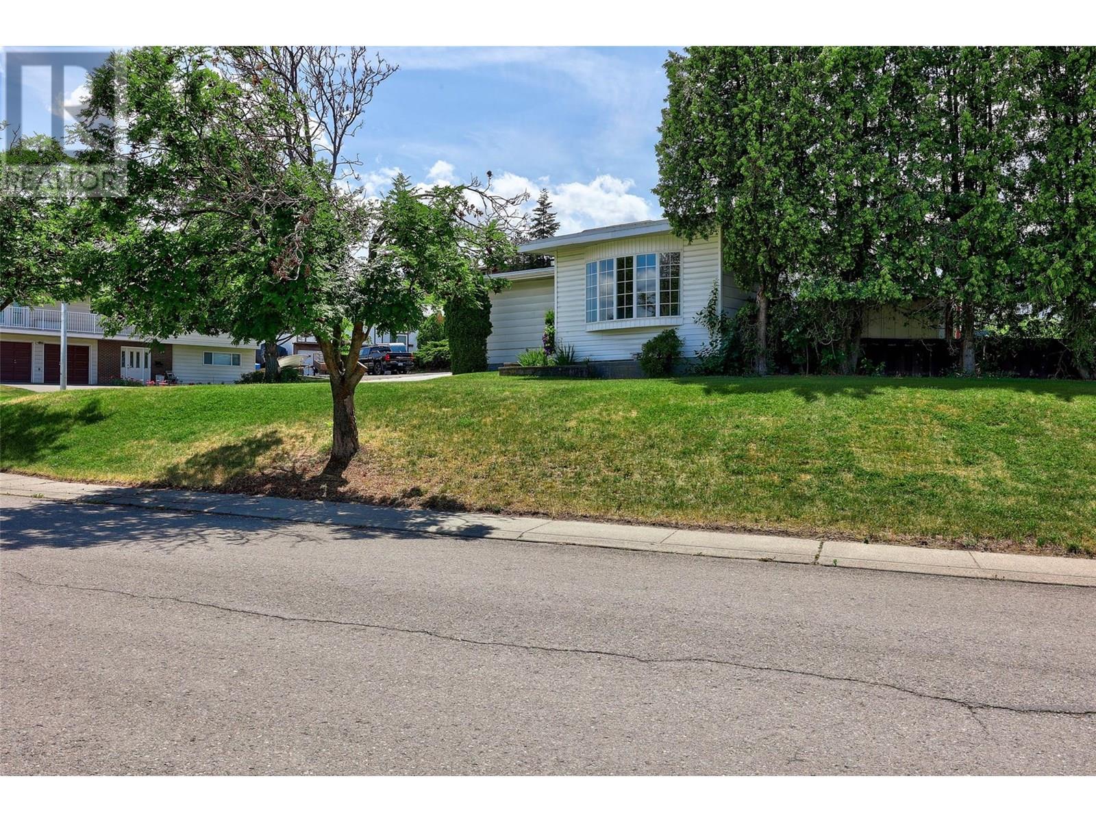 Property at 135 Whiteshield Crescent image 5