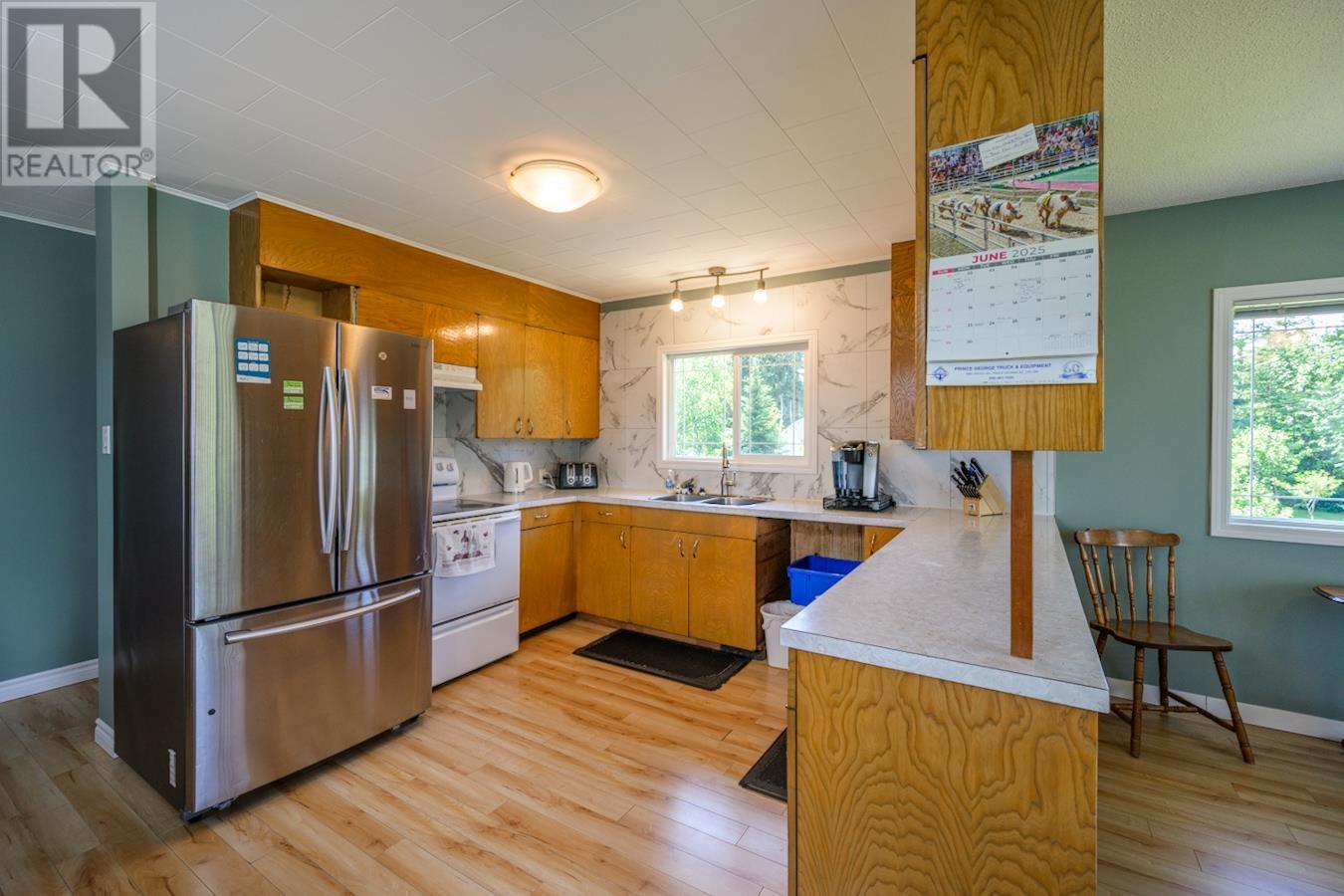 Property at 4401 CHESTNUT DRIVE image 5