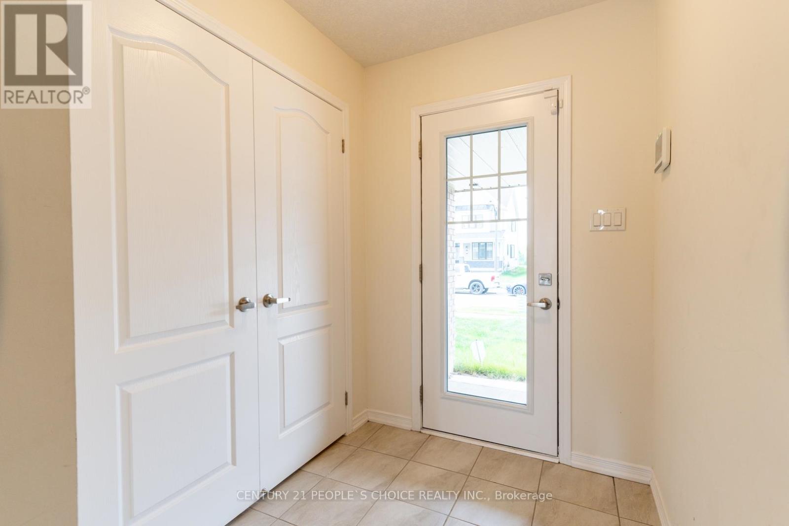 22 Bee Crescent, Brantford, Ontario  N3T 0V7 - Photo 8 - X12240668