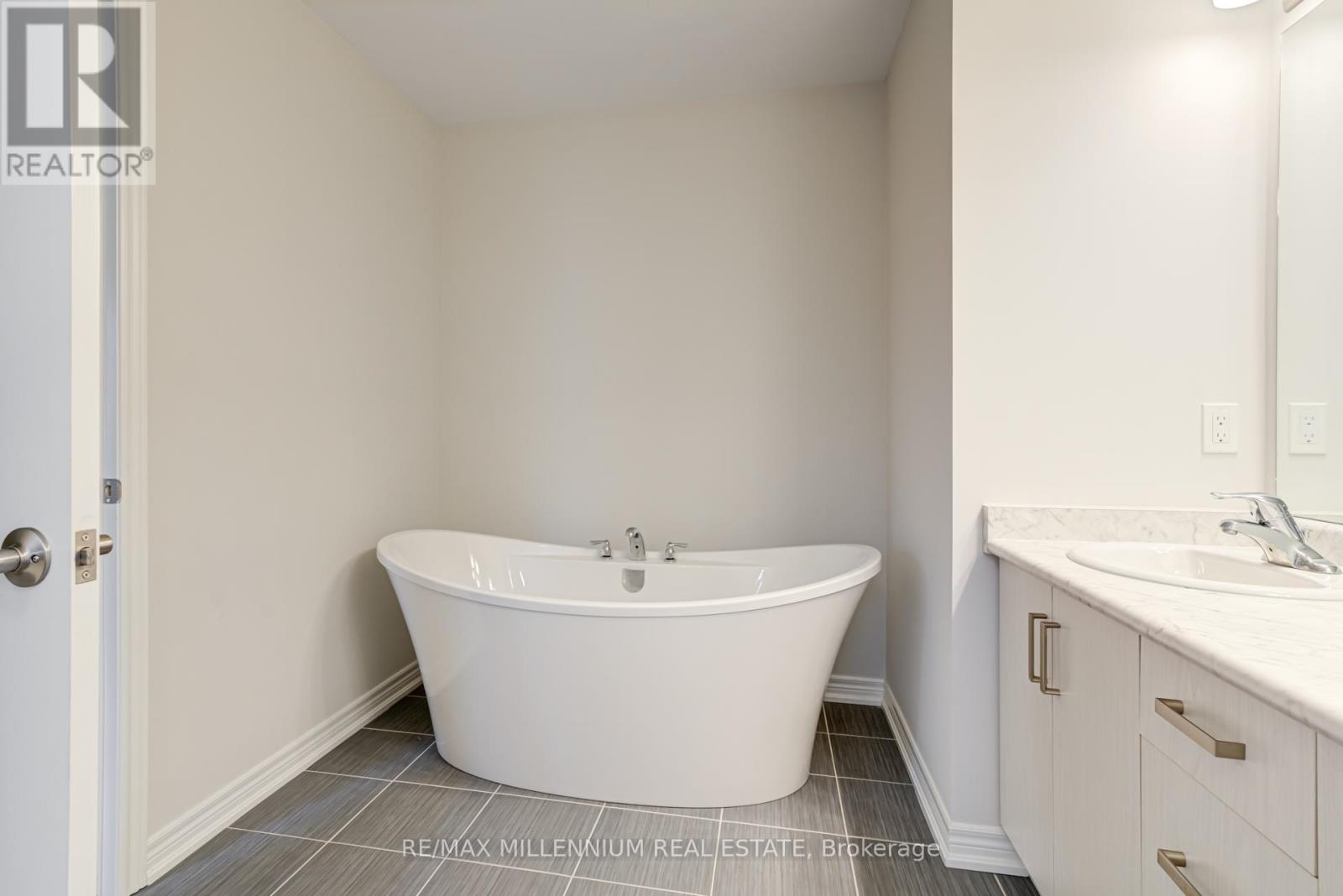 3651 Allen Trail, Fort Erie (Ridgeway), Ontario  L0S 1N0 - Photo 34 - X12240731