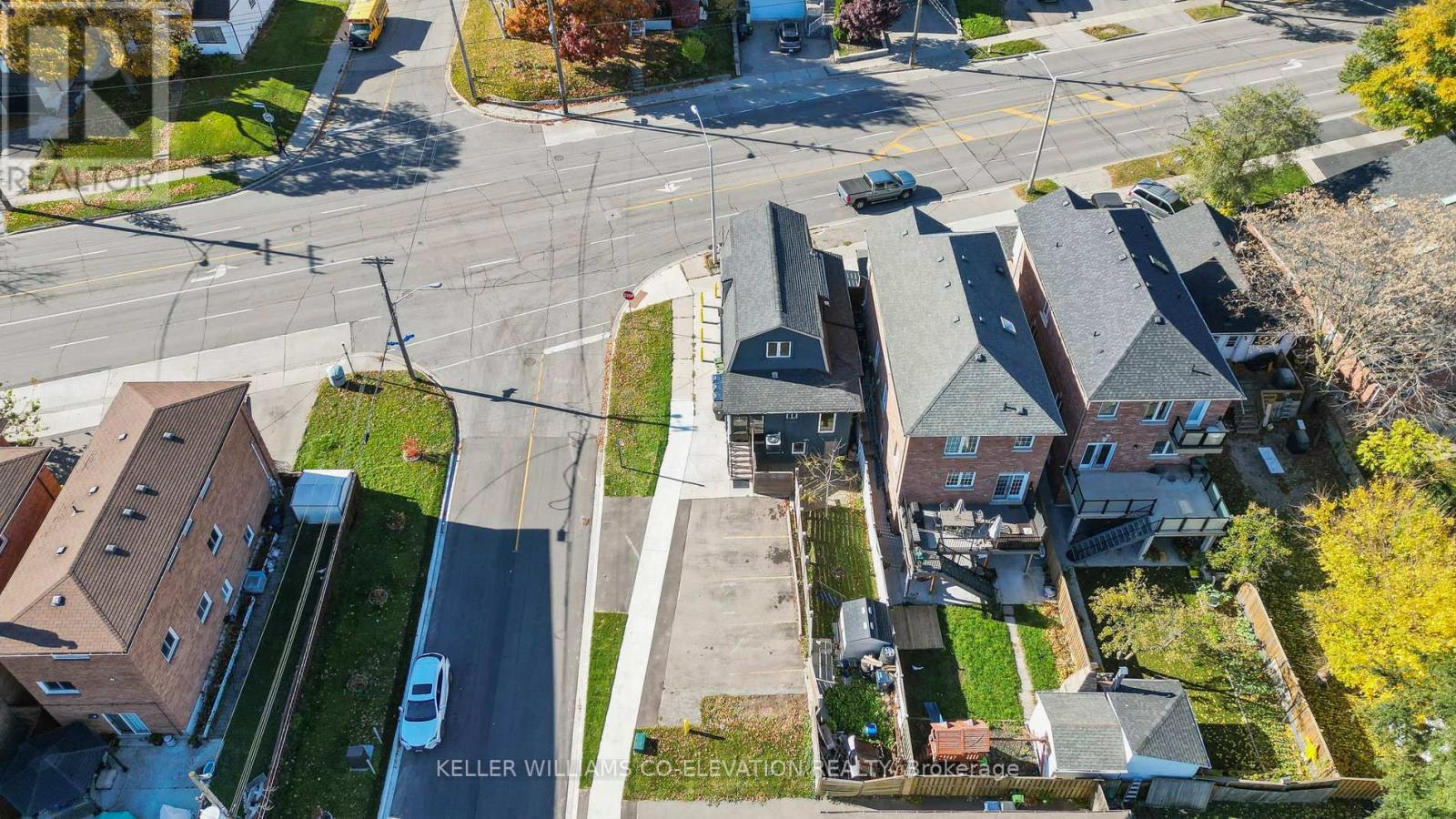Property at 681 SCARLETT ROAD image 4