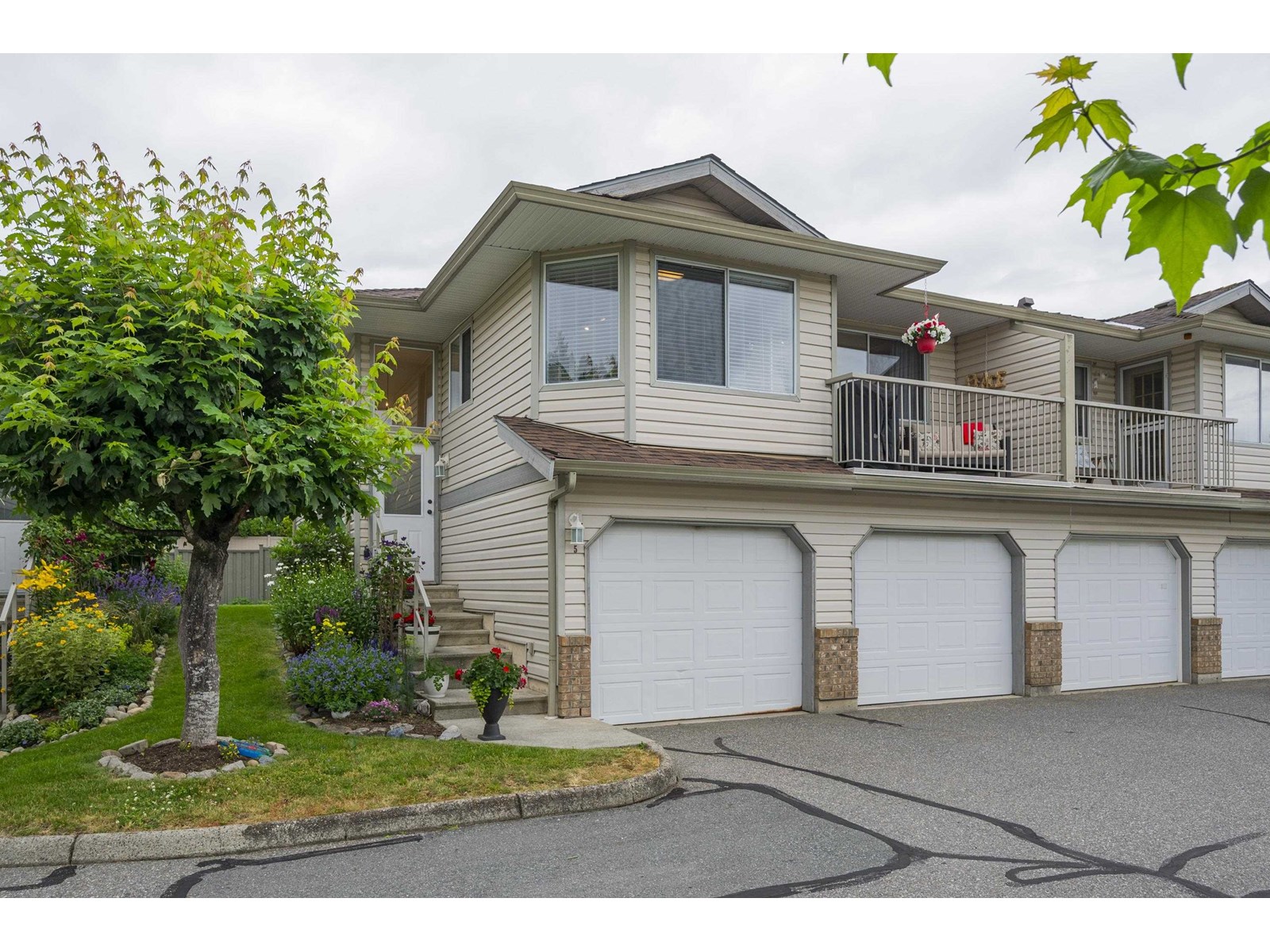 Property at 5 2023 WINFIELD DRIVE image 4
