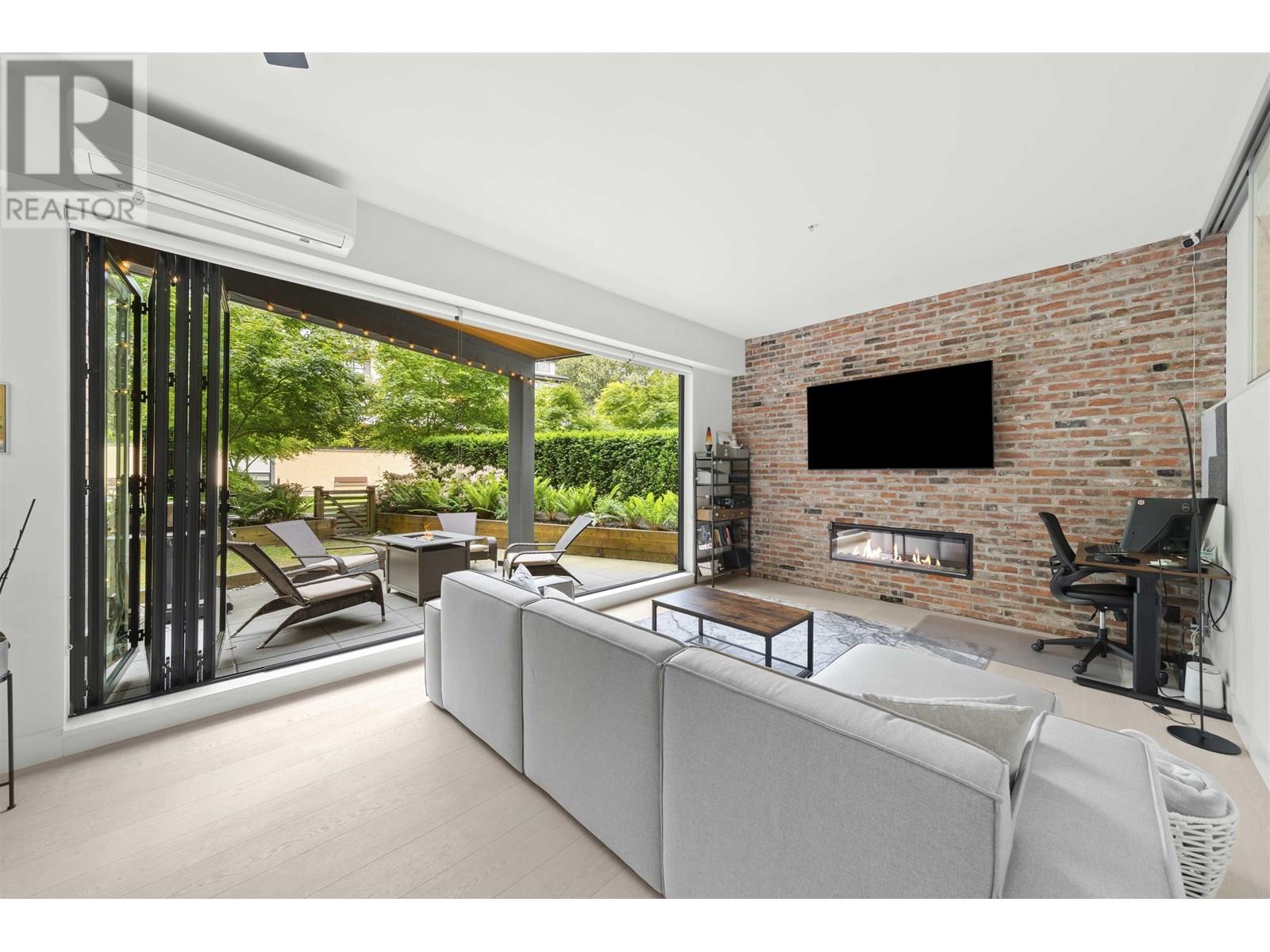 110 300 SALTER STREET, new westminster, British Columbia V3M0L9