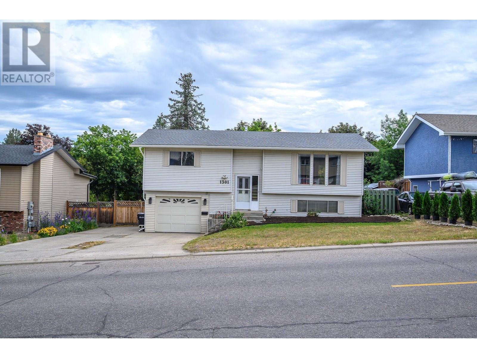 Property at 1301 43 Avenue image 1