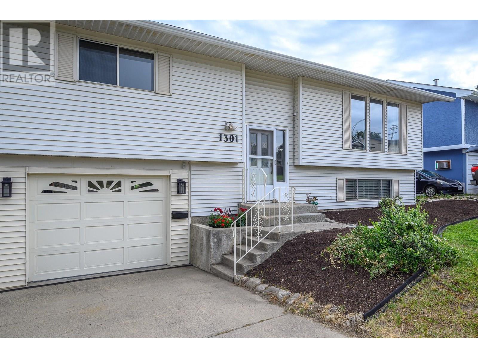 Property at 1301 43 Avenue image 2
