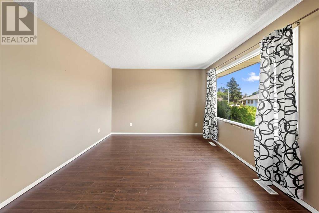 Property at 40 Lake Bevan Drive E image 5