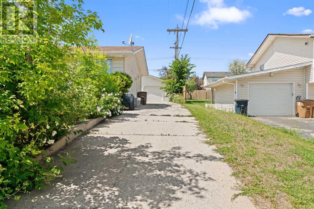Property at 40 Lake Bevan Drive E image 2