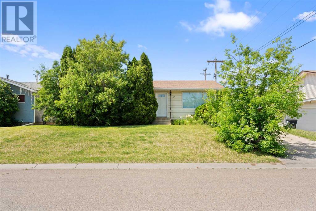 Property at 40 Lake Bevan Drive E image 1
