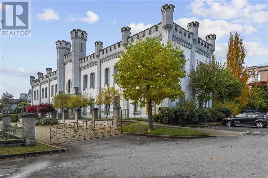 319 GOVERNORS COURT, New Westminster, British Columbia