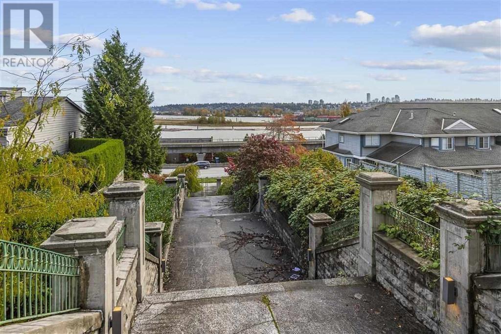 319 Governors Court, New Westminster, British Columbia  V3L 5S5 - Photo 4 - C8070261