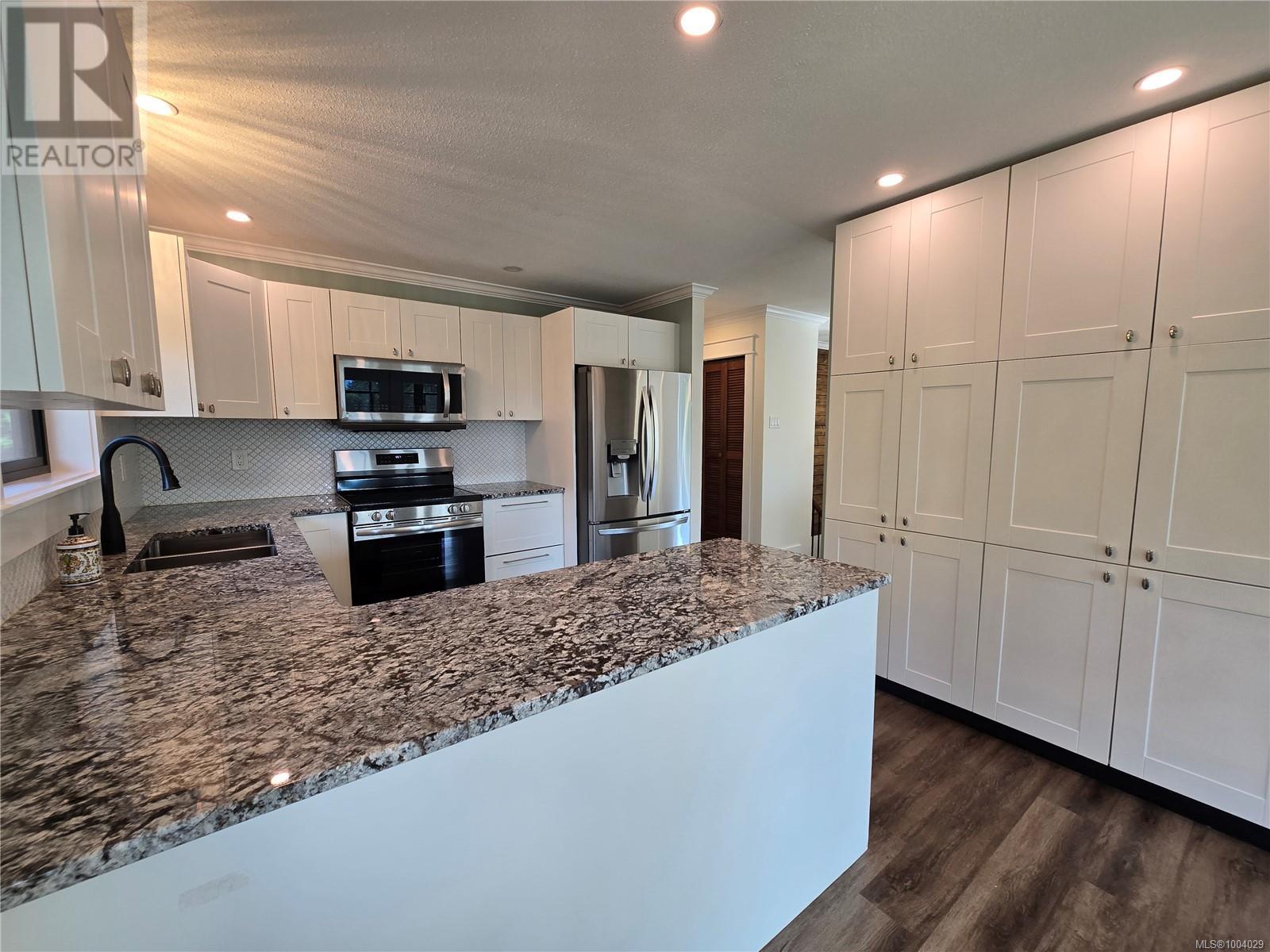 Property at 6315 Woodgrove Way image 4