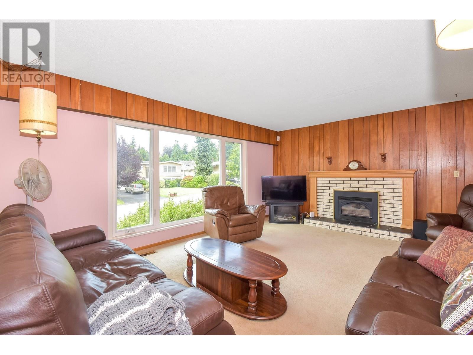 Property at 5421 5B AVENUE image 5