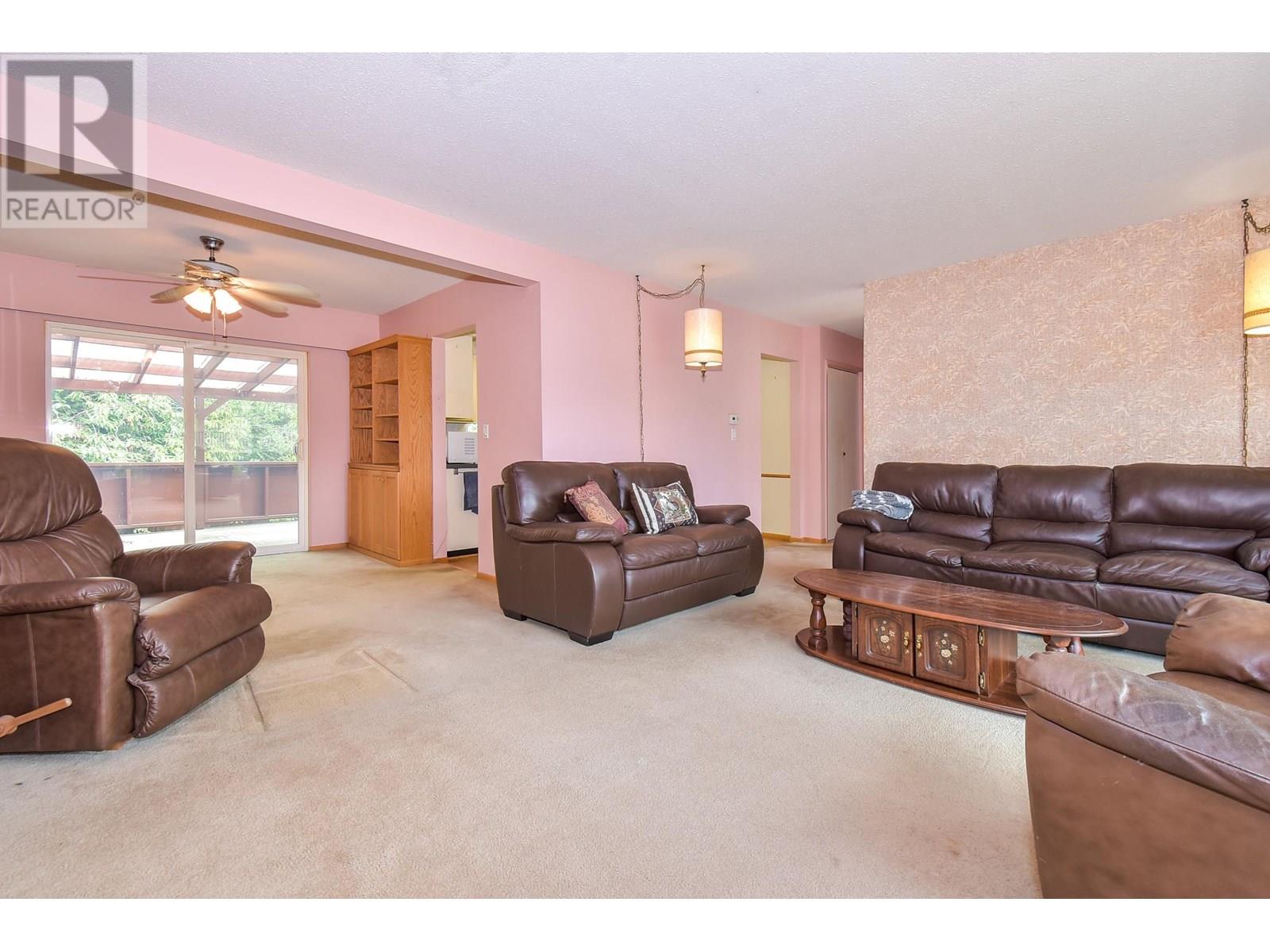 Property at 5421 5B AVENUE image 4