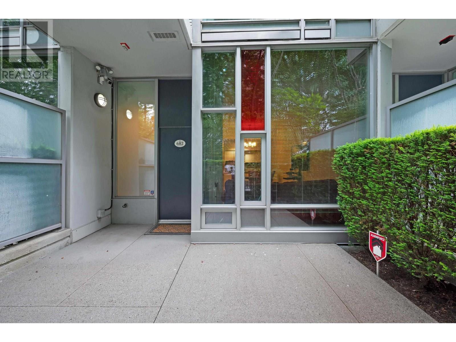 682 CITADEL PARADE, vancouver, British Columbia V6B1X2