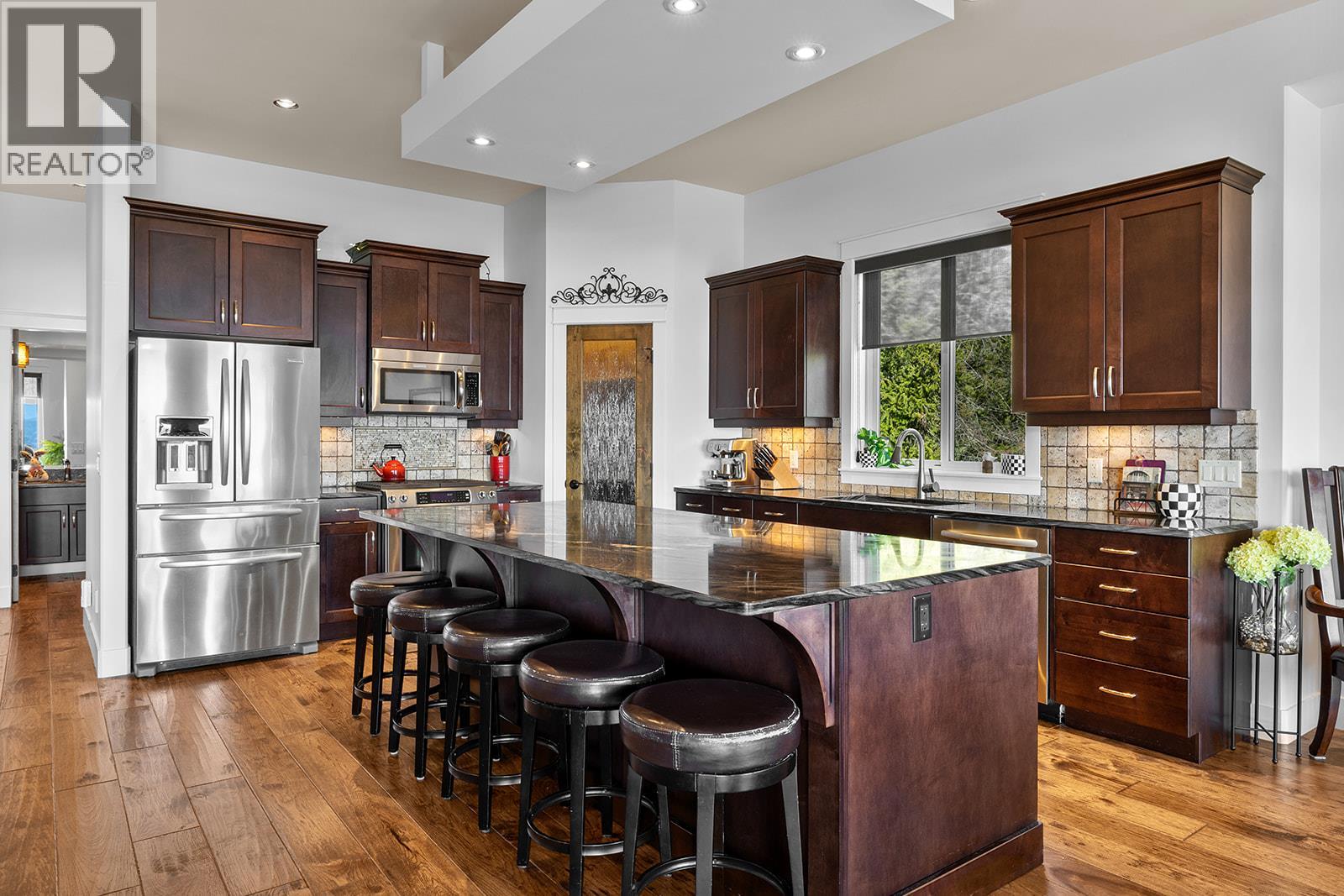 Property at 3104 Lakeview Cove Road image 3